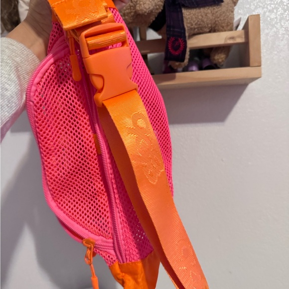 Glob Primary Flux Mesh Sling Bag - Picture 5 of 6